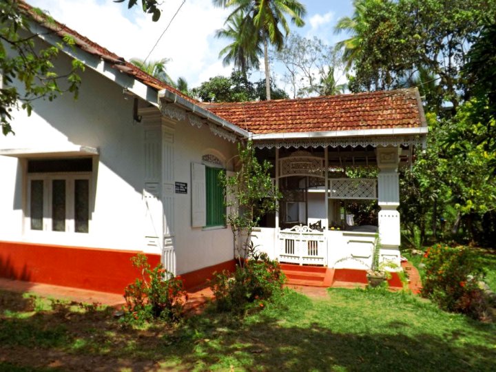 Ceylon Dacha Guest House