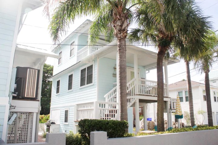 基韦斯特风格海滩镇庄园酒店 (108-18)(Key West Style Beachtown Estate (108-18))