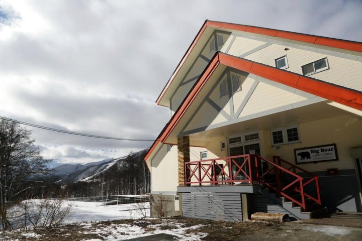 Big Bear Cortina Lodge