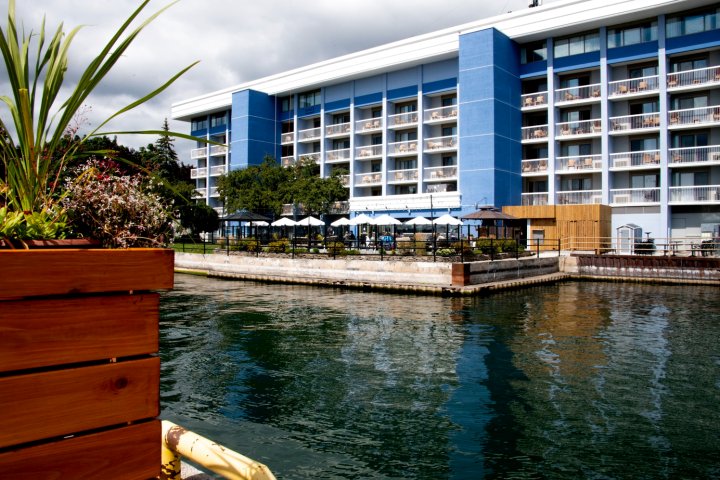 金斯顿水畔假日酒店(Holiday Inn Kingston - Waterfront, an IHG Hotel)