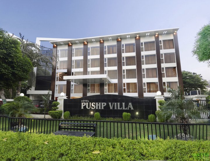 普许别墅酒店(Hotel Pushp Villa Agra Taj East Gate)