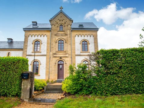 位于阿登山的欣尼美丽别墅，配有桑拿(Beautiful Villa with Sauna in Chiny in the Ardennes)