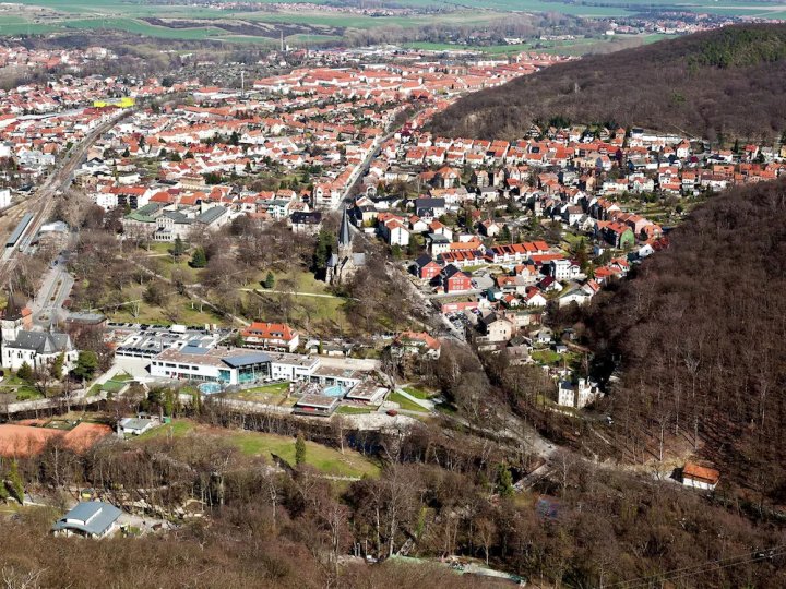 位于市中心安静位置的住宅-光线充足风景优美(Home with Lots of Light and a Great View, Quiet Location by the Town Centre)