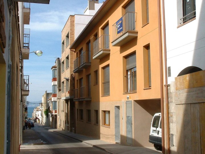 安瑞克塞拉 1-5 公寓酒店(Apartment Enric Serra 1-5)