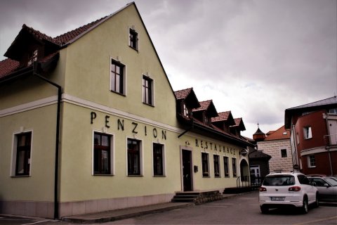 尤凯奇酒店(Penzion a Restaurace U ŘEKY)