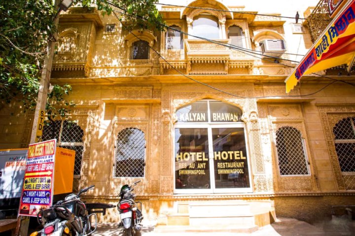 格利扬巴哈旺欢迎古迹酒店(WelcomHeritage Kalyan Bhawan Hotel)