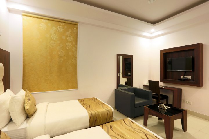 Room in Guest Room - Airport Hotel Arch - New Delhi-Near IGI International Airport Mahipalpur