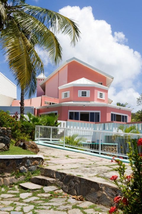 多巴哥巴克雷湾蓝色天堂酒店(Blue Haven Hotel - Bacolet Bay - Tobago)