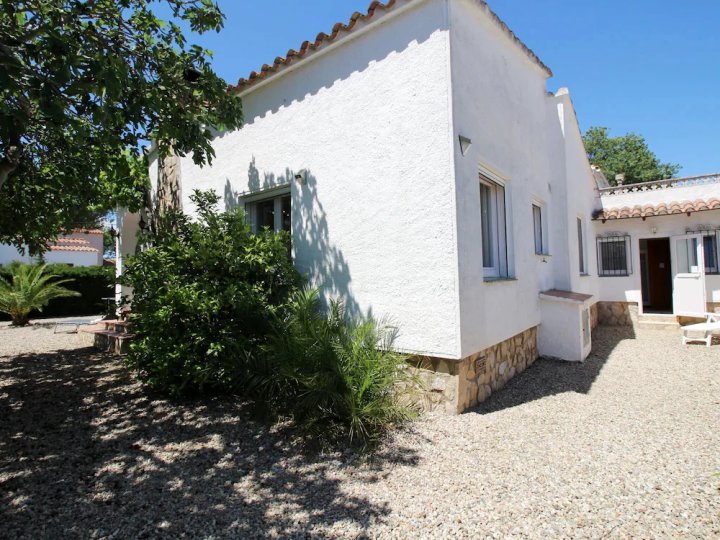 House with Outdoor Studio in Quiet Sector of Empuriabrava