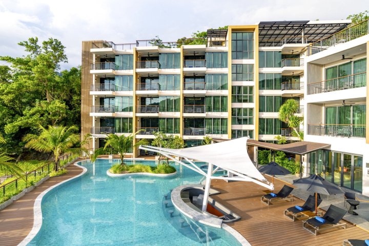 普吉岛巴东海滩天空景观度假村(Skyview Resort Phuket Patong Beach)