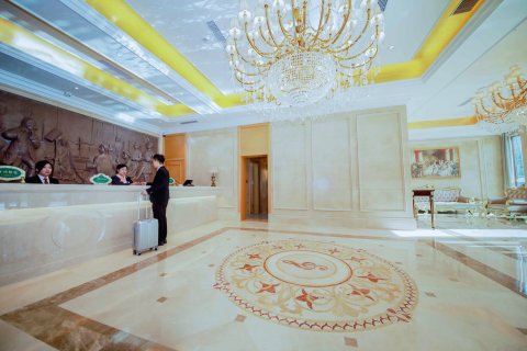 维也纳酒店(淄博易达广场红叶柿岩店)