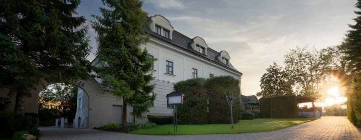 奈卡斯日利纳别墅酒店(Hotel Villa Nečas Žilina)