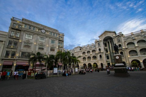 巴朗牙城广场酒店(The Plaza Hotel Balanga City)