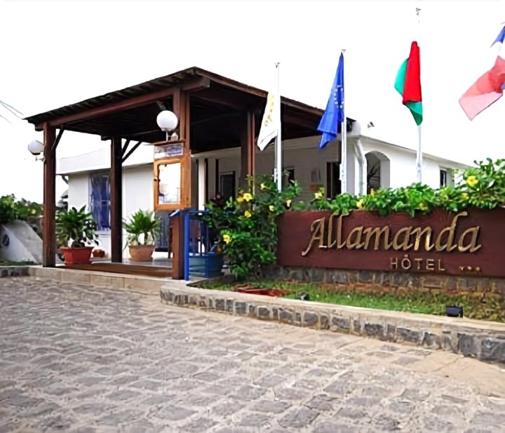 阿罗拉曼达酒店(Allamanda Hotel)