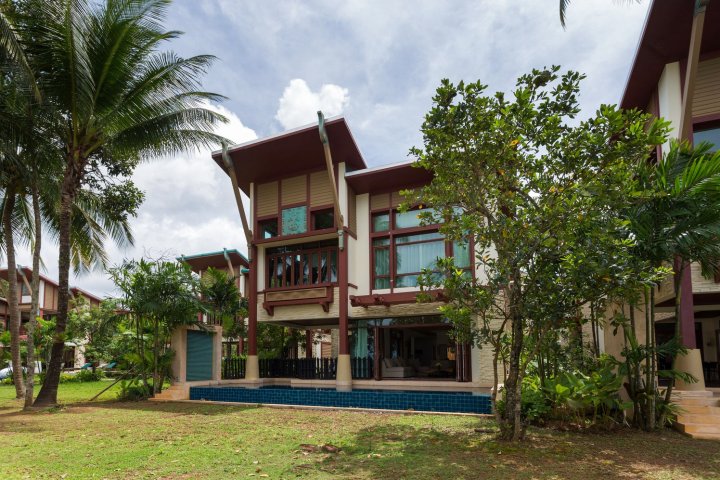 阿玛塔普拉海滩别墅 10 号(Amatapura Beach Villa 10)