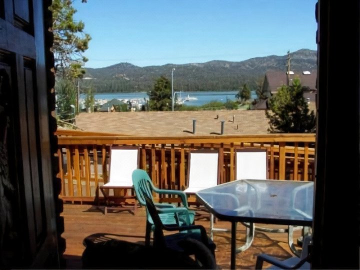 Big Bear Hostel