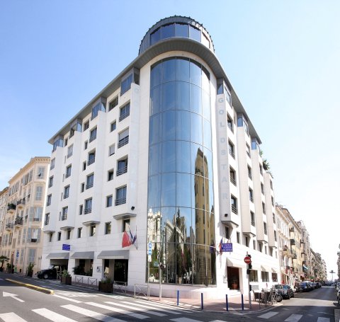 金星套房尼斯住宅(Goldstar Apartments & Suites)