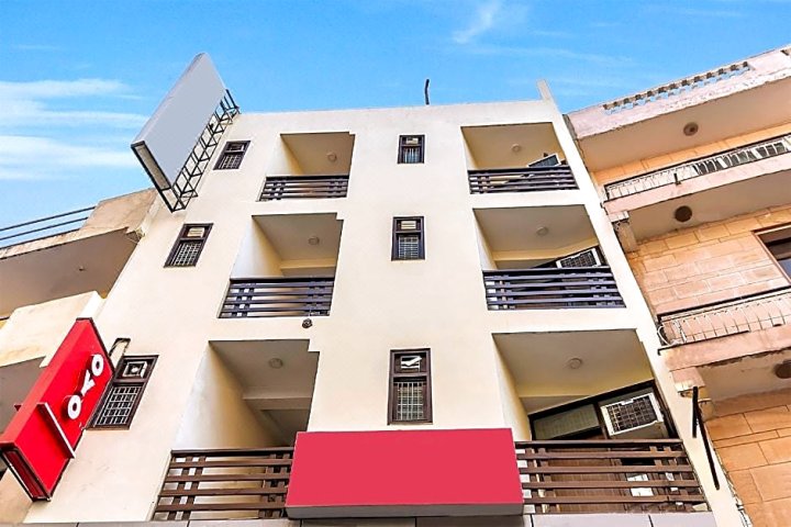 OYO 7578 Hotel Luck Residency