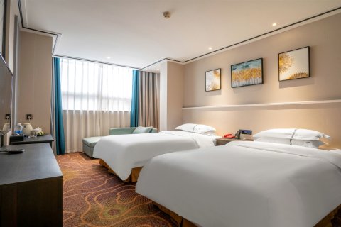 天成假日酒店(南充人民花园店)