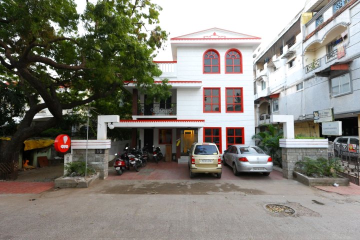 T 纳加尔庞迪市场外 OYO 酒店(OYO Rooms T Nagar Off Pondy Bazaar)