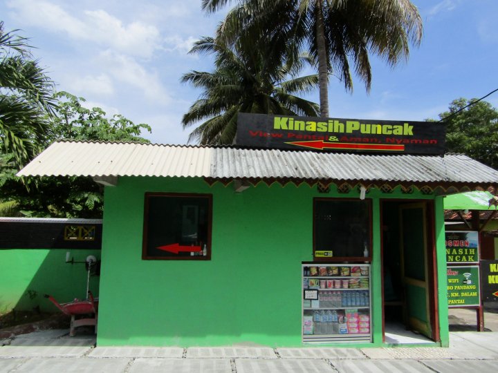 洛奇基纳西蓬卡克和加泽博潘登度假屋(Losmen Kinasih Puncak & Gazebo Pandang)