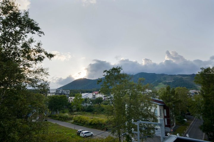 山边宫殿酒店(Mountainside Palace)