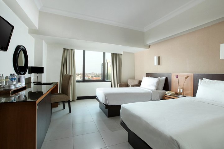 萨提卡彭德吉林泗水酒店(Hotel Santika Pandegiling - Surabaya)