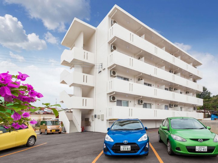 屋嘉海滨公寓酒店(Kariyushi Condominium Resort KIN Yaka Seaside)