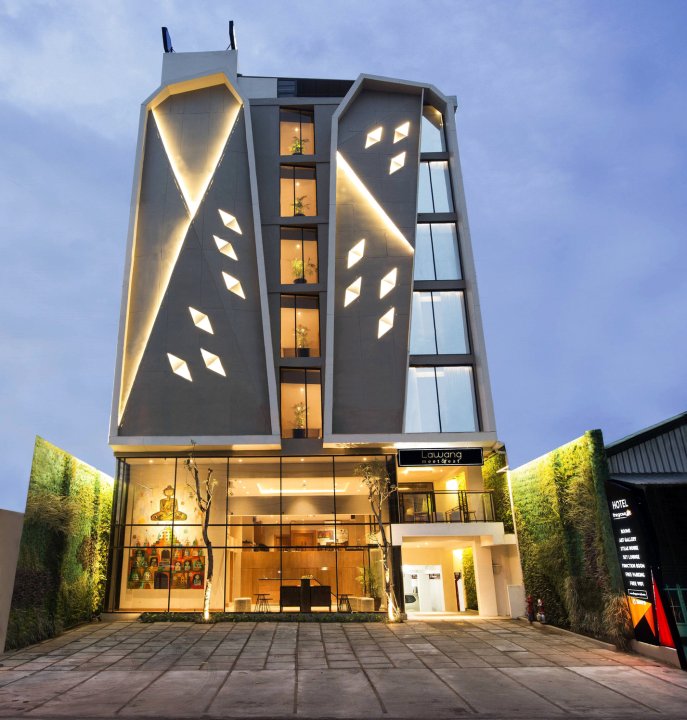 黄星阿姆巴鲁克莫酒店(Yellow Star Ambarukmo Hotel)