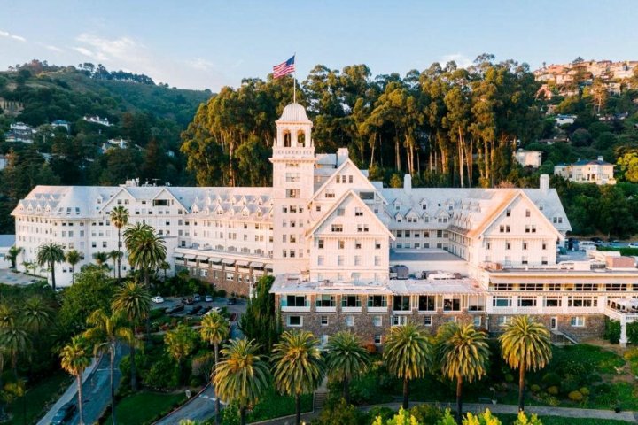 费尔蒙克莱蒙特俱乐部和Spa度假村(The Claremont Club & Spa, A Fairmont Hotel)