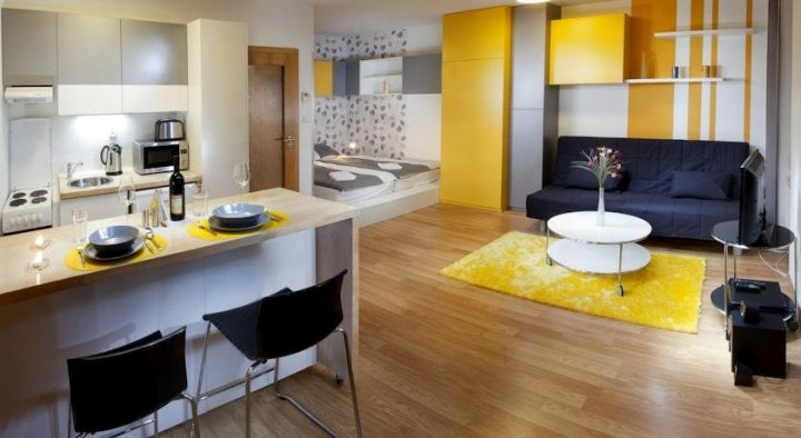 Yellow Apartment Deluxe