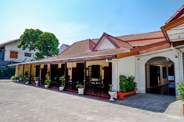 1644 格莱亚肯卡纳酒店(OYO 1644 Hotel Griya Kencana)