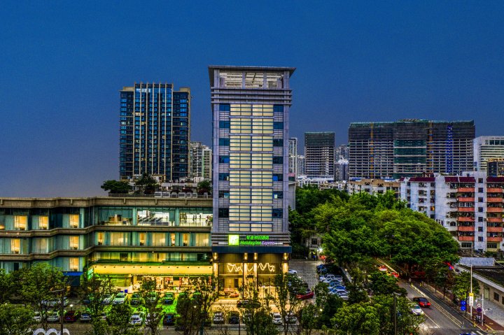 深圳酒店预订新趋势：便捷、智慧与个性化的魅力