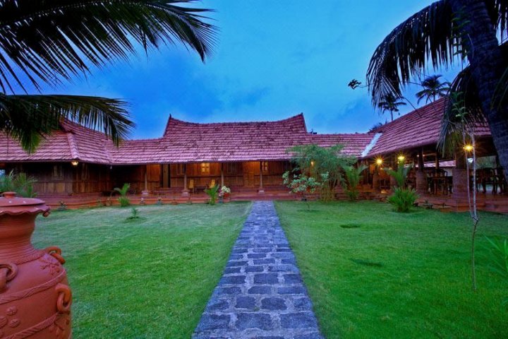 Kondai Lip Backwater Heritage Resort Kerala