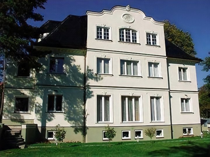 瓦德斯罗斯琛别墅酒店(Hotel Villa am Waldschlösschen)