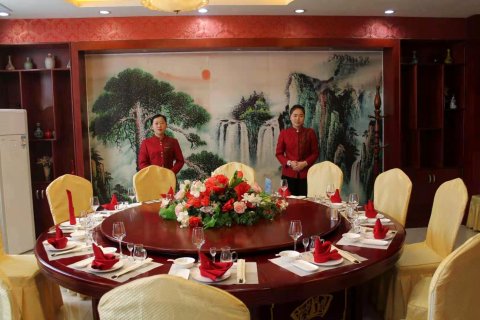 鑫海湾国际酒店(新县火车站店)