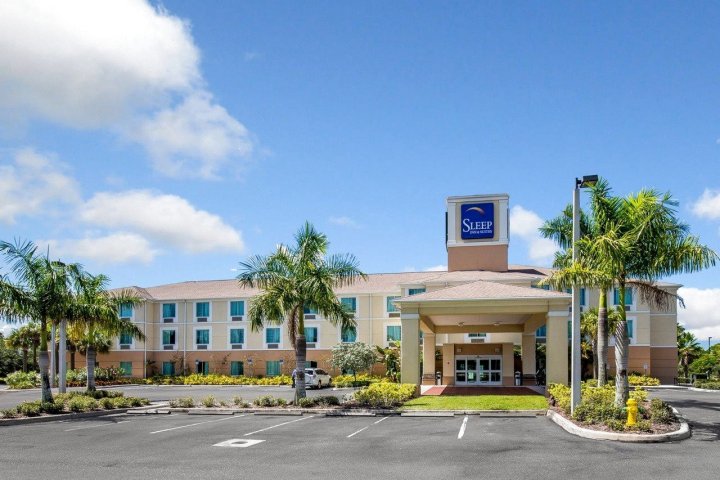 夏洛特港 - 蓬塔戈尔达舒眠套房酒店(Sleep Inn & Suites Port Charlotte-Punta Gorda)