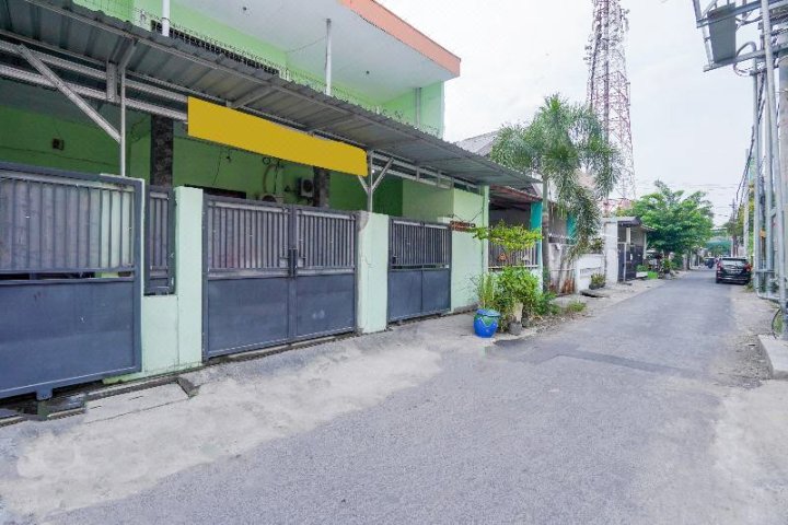 OYO Life 2462 Kost Surabaya