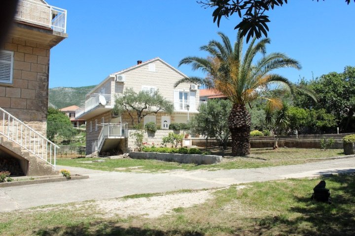 杜布罗夫尼克卡威塔特公寓酒店(Apartments Dubrovnik Cavtat)