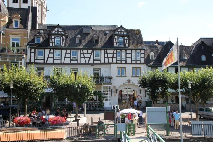 祖尔克罗恩莱茵酒店(Rheinhotel Zur Krone)