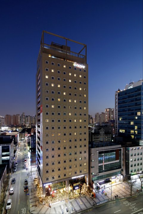 首尔华美达安可酒店(Ramada Encore Seoul Dongdaemun)