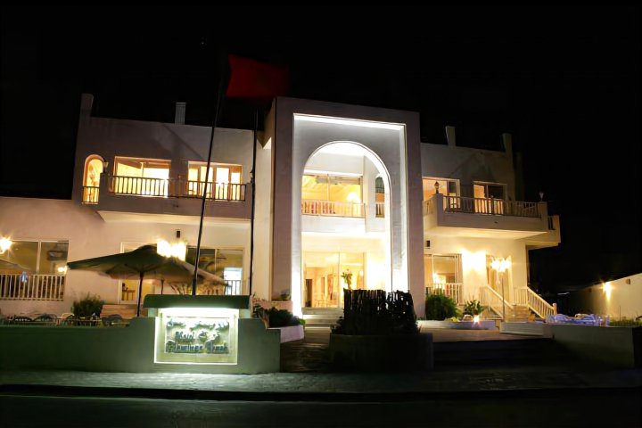 弗拉明戈海滩酒店(Hotel Flamingo Beach)