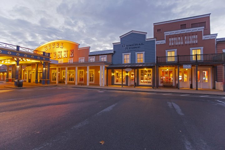 巴黎迪士尼夏延酒店®(Disney's Hotel Cheyenne®)