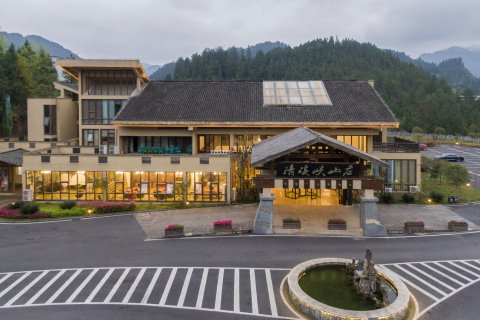 十二背后清溪峡山庄