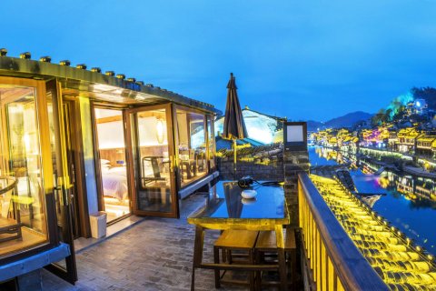 凤凰沱水人家精品艺宿