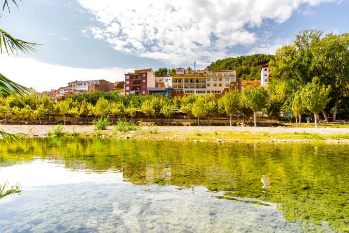 米哈雷斯玫瑰园酒店(Hotel Rosaleda del Mijares)