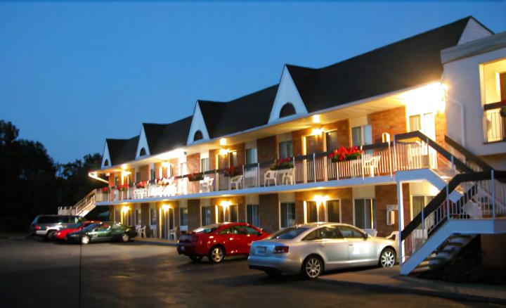 尼亚加拉瀑布汽车旅馆(Niagara Falls Motor Lodge)