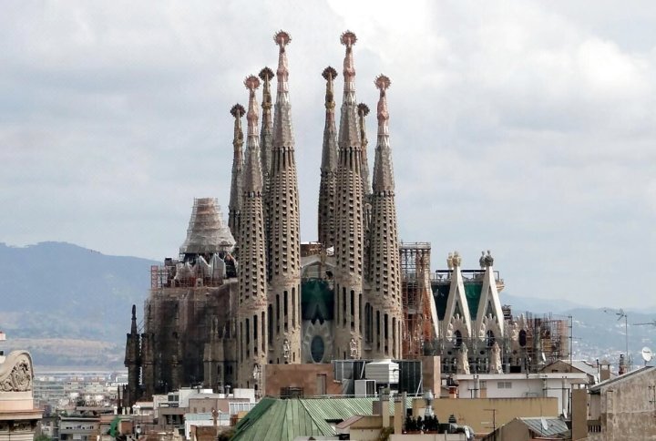 圣家堂阳光顶层公寓(Sunny Penthouse in Sagrada Familia)