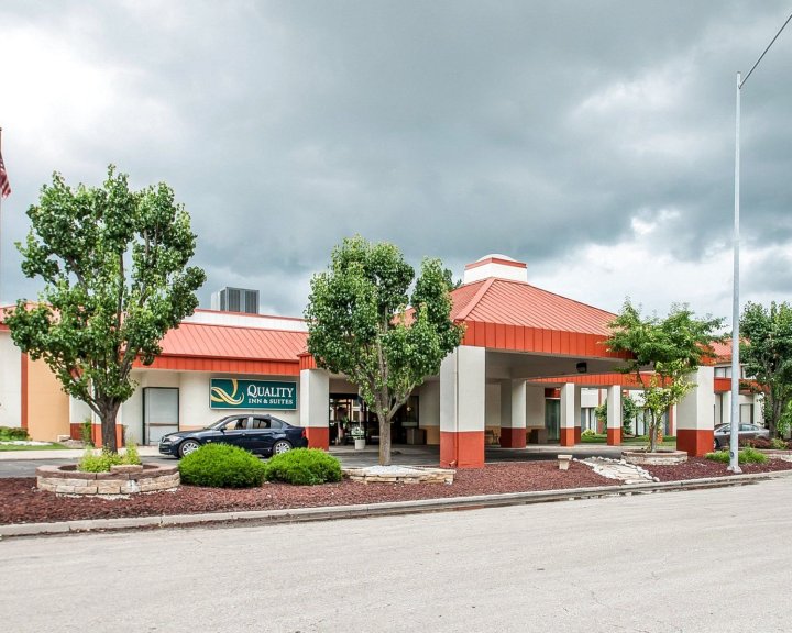 堪萨斯城I-435N公路体育中心附近品质酒店(Quality Inn & Suites Kansas City I-435N Near Sports Complex)