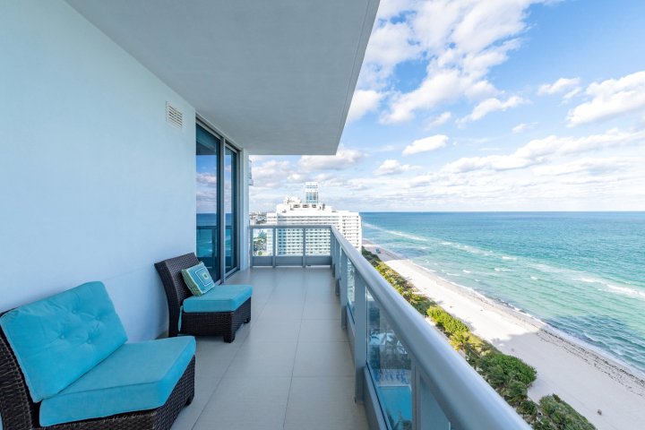 蒙特卡洛迈阿密海滩丘吉尔套房酒店(Churchill Suites Monte Carlo Miami Beach)